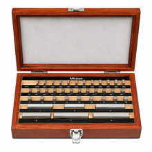 Mitutoyo 35-piece Grade 0 rectangular steel gage block set, part number 516-914-26, in solid wooden case